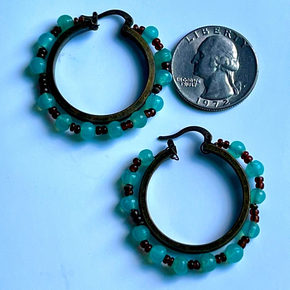 🦚 Turquoise and Brown Glass Bead Hoop Earrings with Brass Tone by Cookie Lee - Picture 4 of 7
